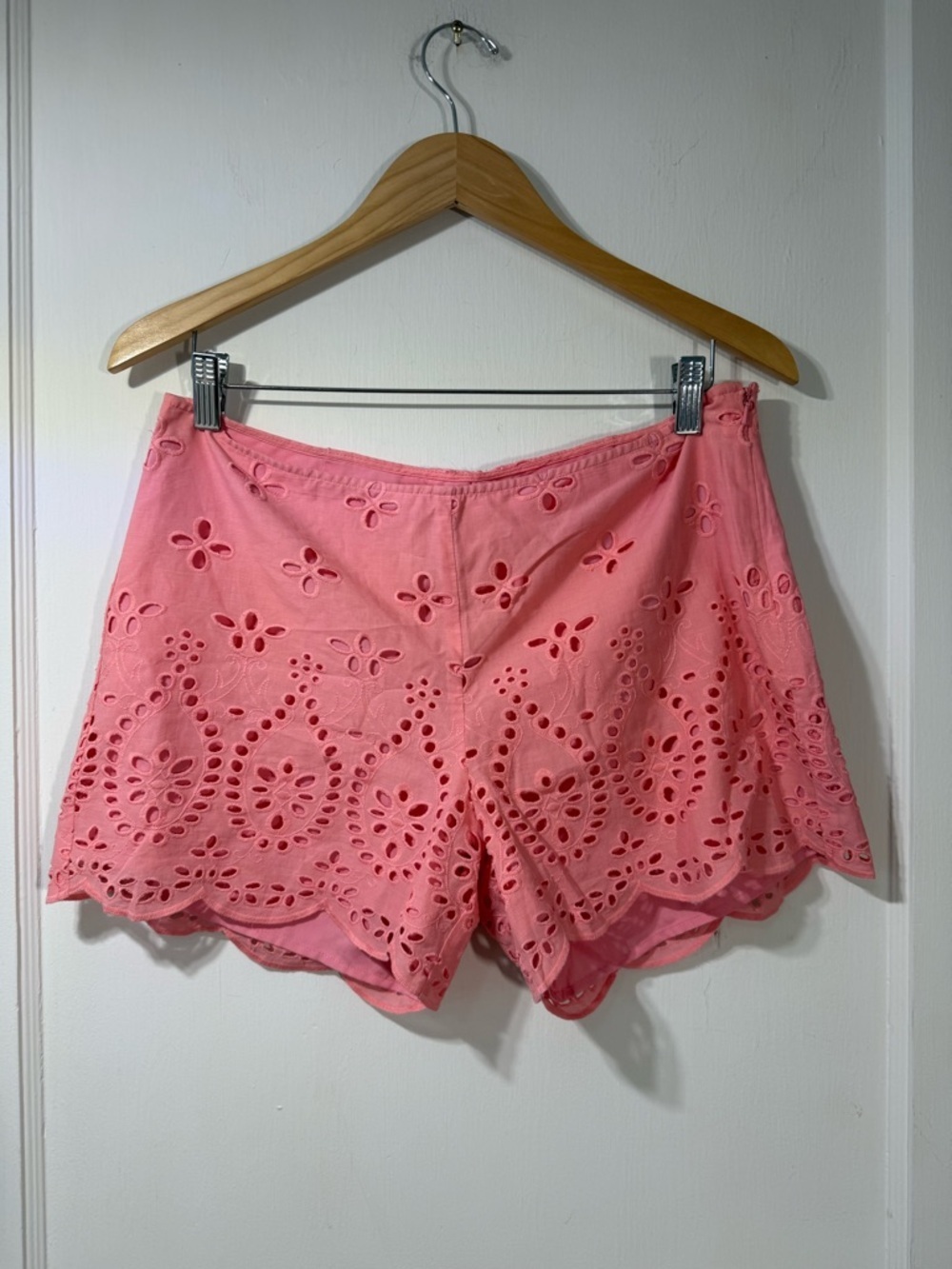 NWT Southern Tide Shorts Alice Scalloped
Eyelet Lace